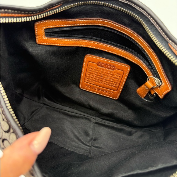 Coach • 6617 Ergo Hobo - Picture 2 of 15